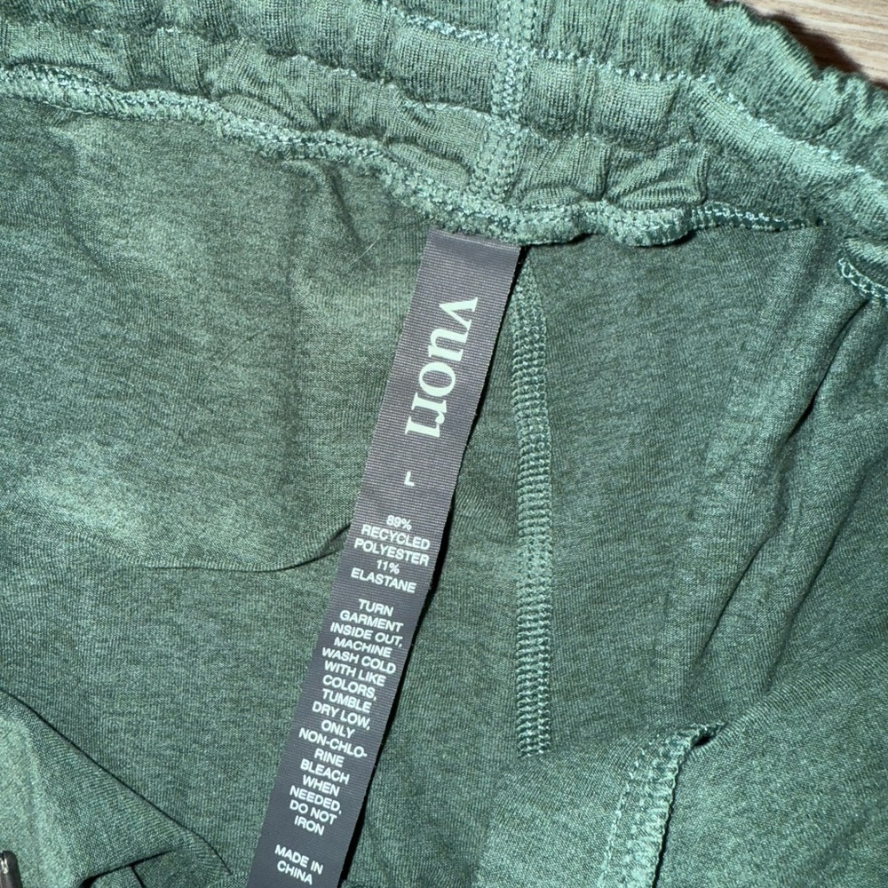 Vuori Joggers size Large - Picture 6 of 8